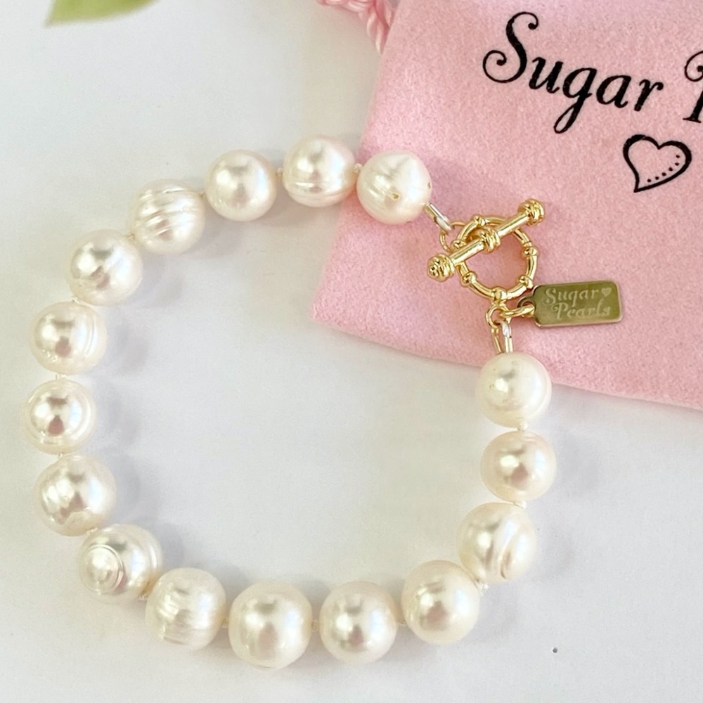 Freshwater Pearl Bracelet with 14K Gold Toggle/Hand Knotted